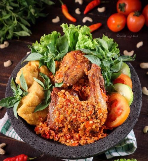 Ayam Penyet Pepes Tahu